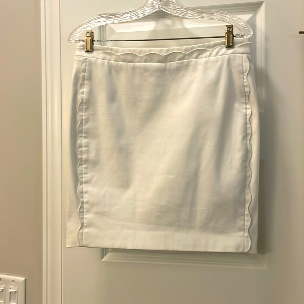 EUC Banana Republic White shirt skirt scallop design size 6